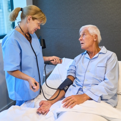 Acompanhamento de Idosos em Hospitais