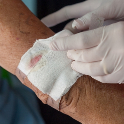 Cuidador de Idoso com Ferida